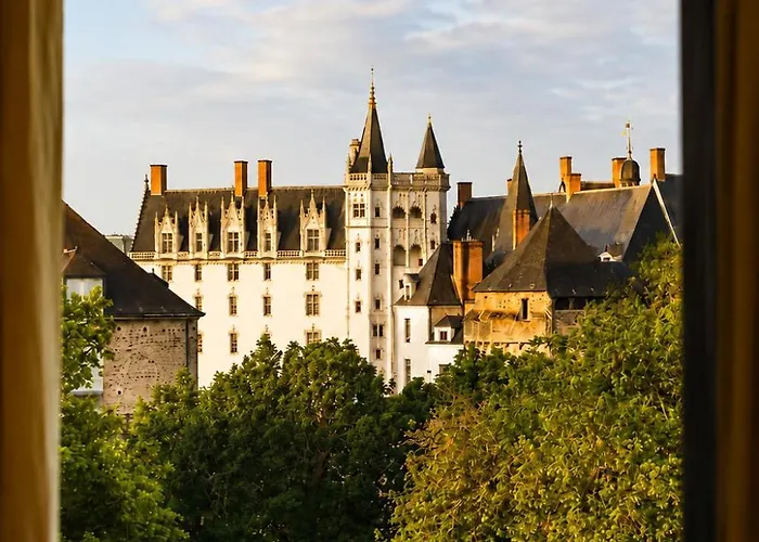 Lhotel - Face Au Chateau - Boutique Hotel Et Seminaires